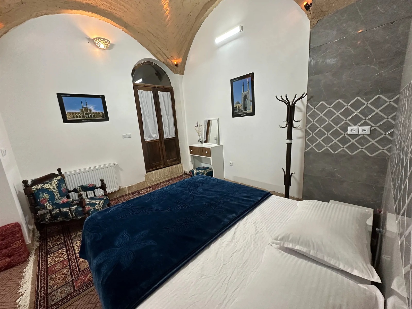 نیلوفرآبی (اتاق 3)