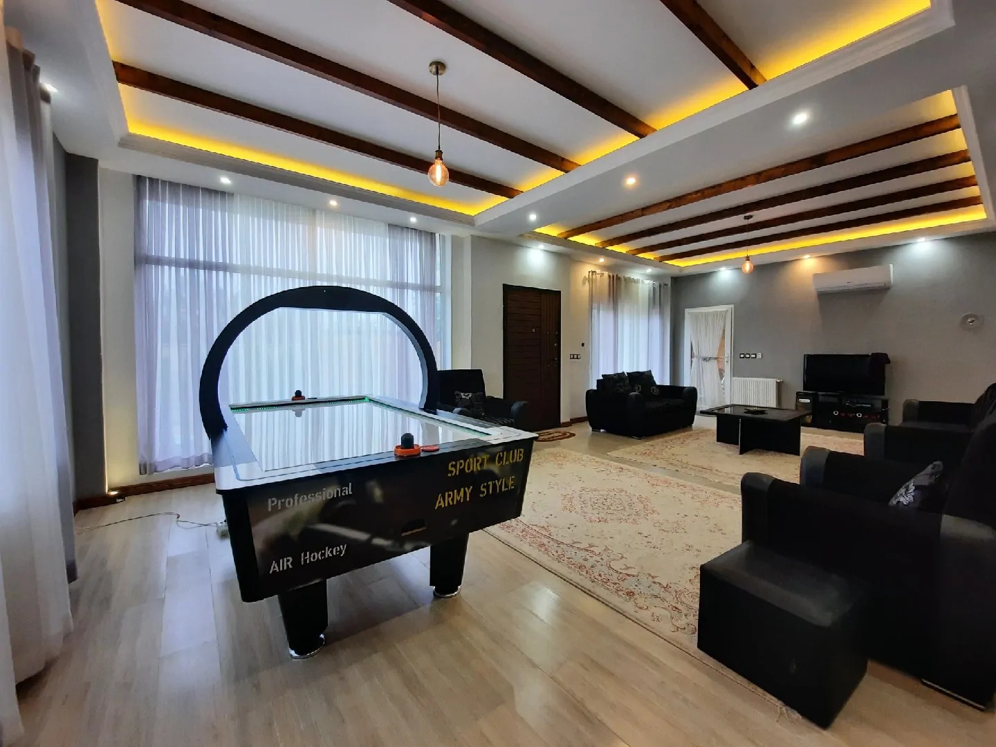 یاس با استخر آبگرم با جکوزی