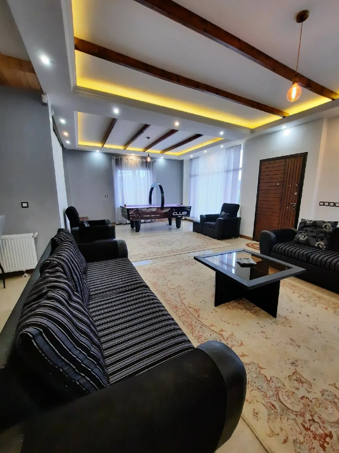 یاس با استخر آبگرم با جکوزی