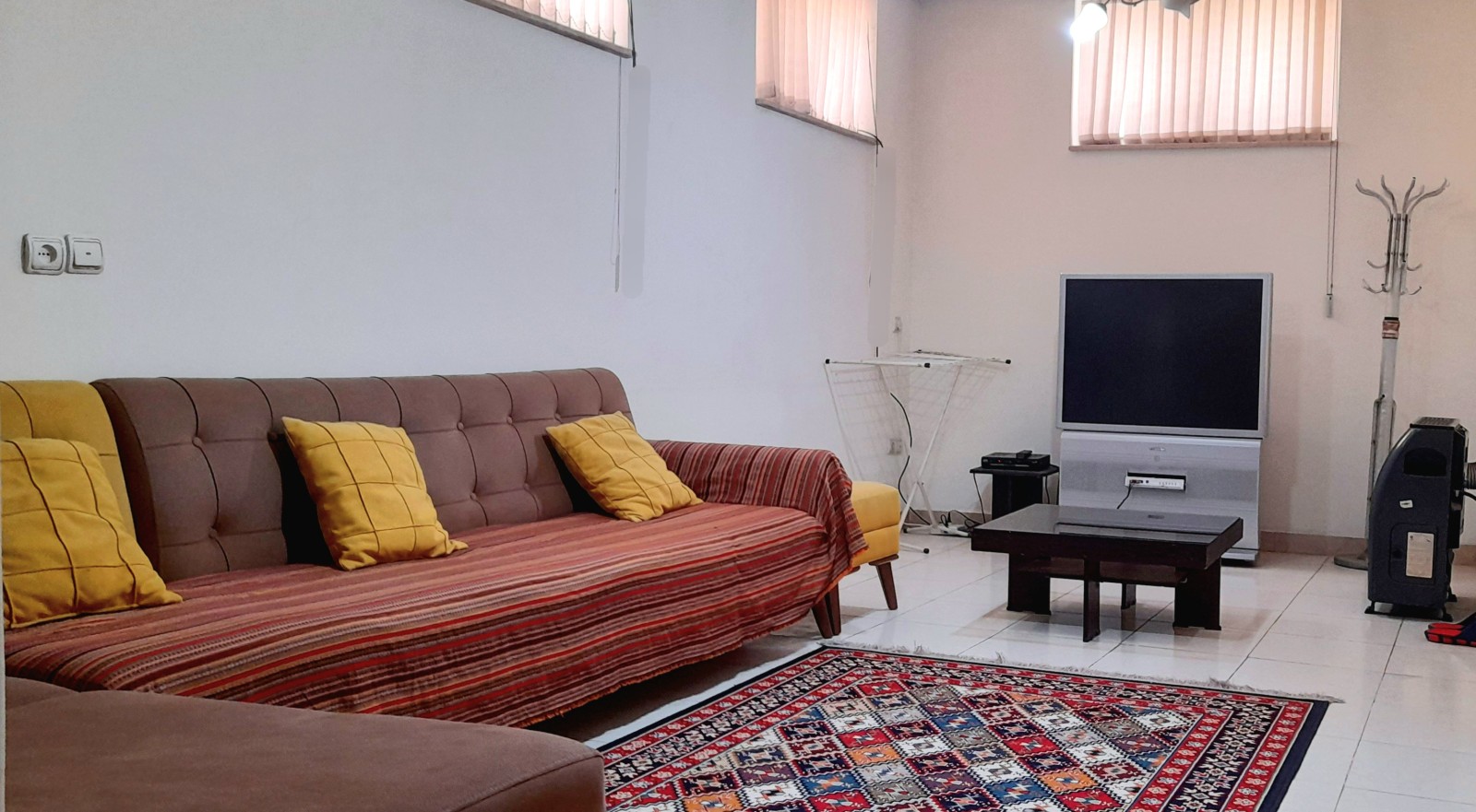 واحد مبله و تکخواب، مطهری 1