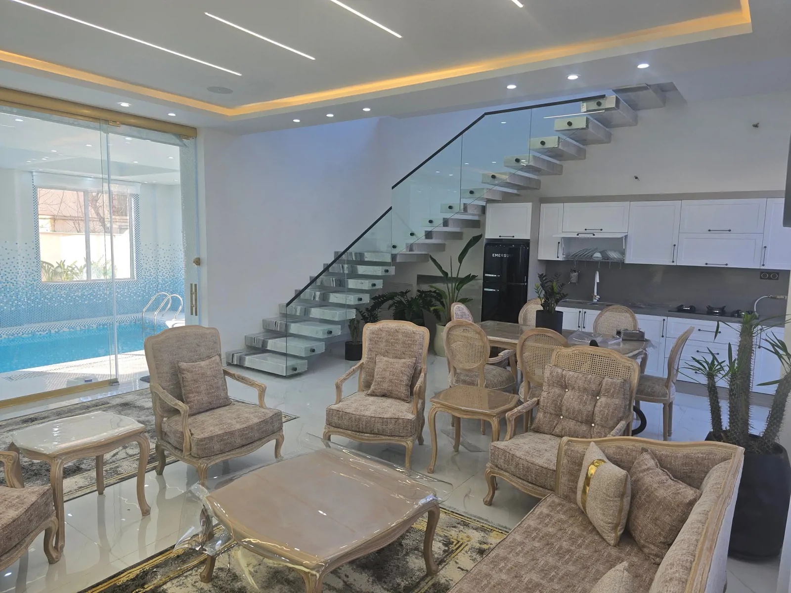 استخردار آبگرم آریایی