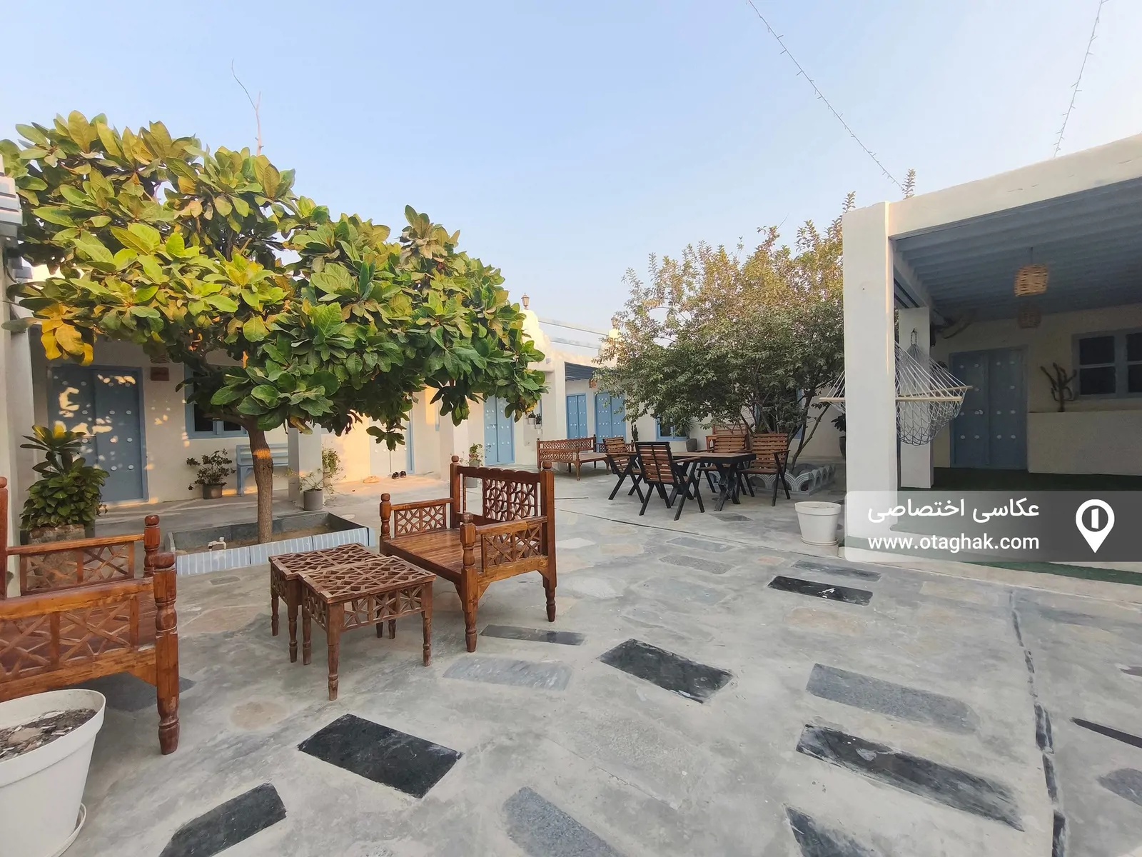 گل ابریشم (اتاق کنار) با صبحانه رایگان