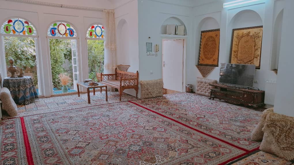 اجاره بوم گردی عمارت بانو - واحد سه دری یزد