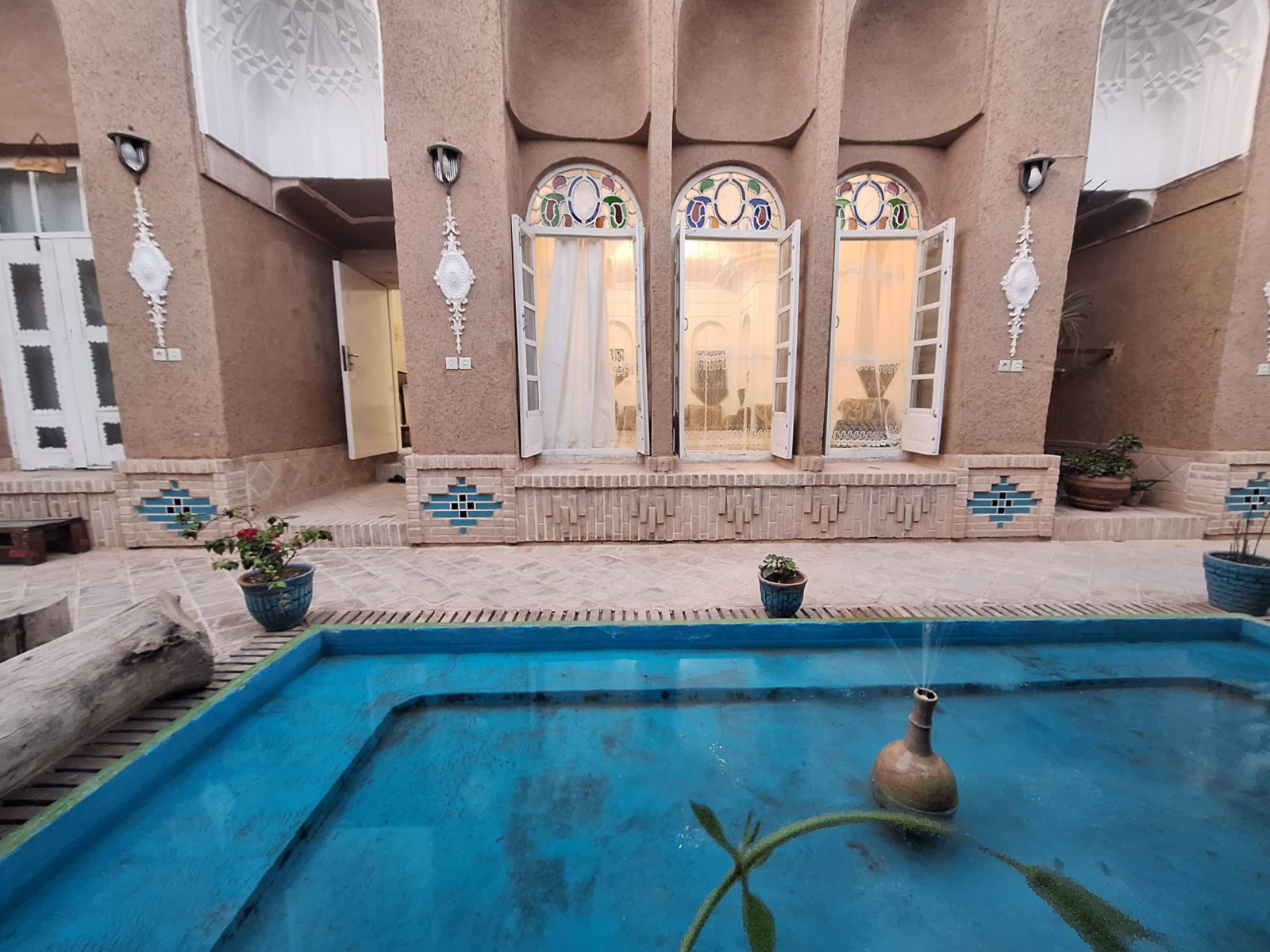 اجاره بوم گردی عمارت بانو - واحد سه دری یزد