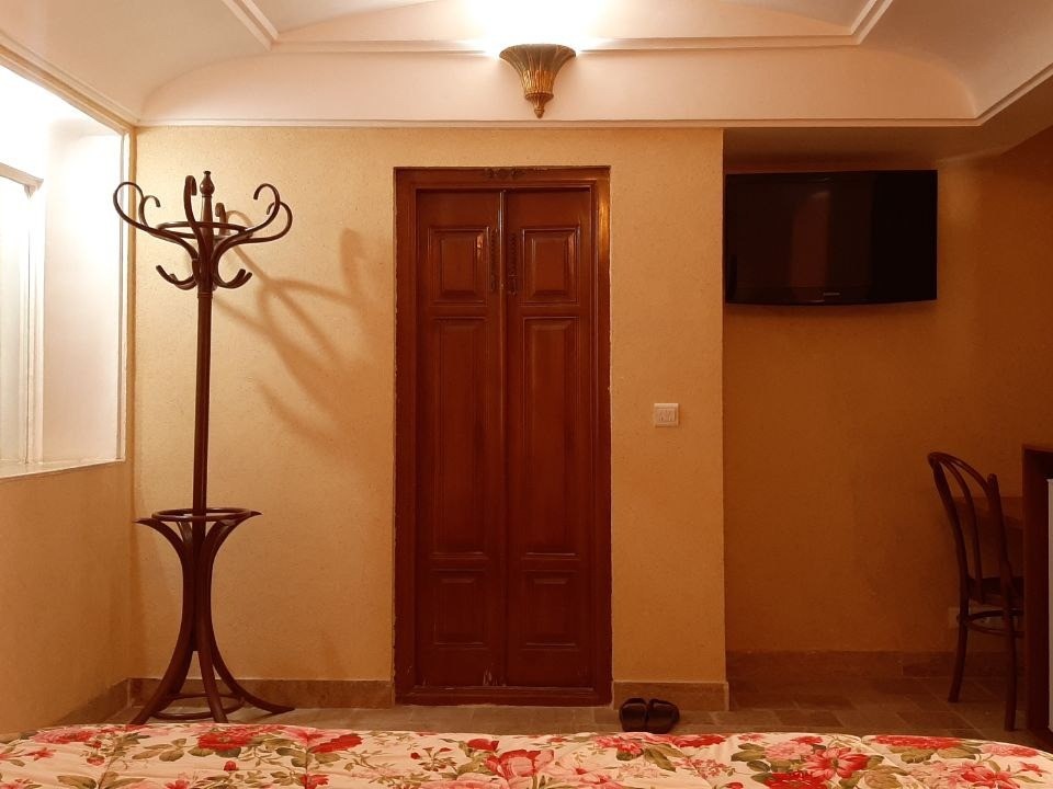 خانه سه نیک ( اسفندیار )