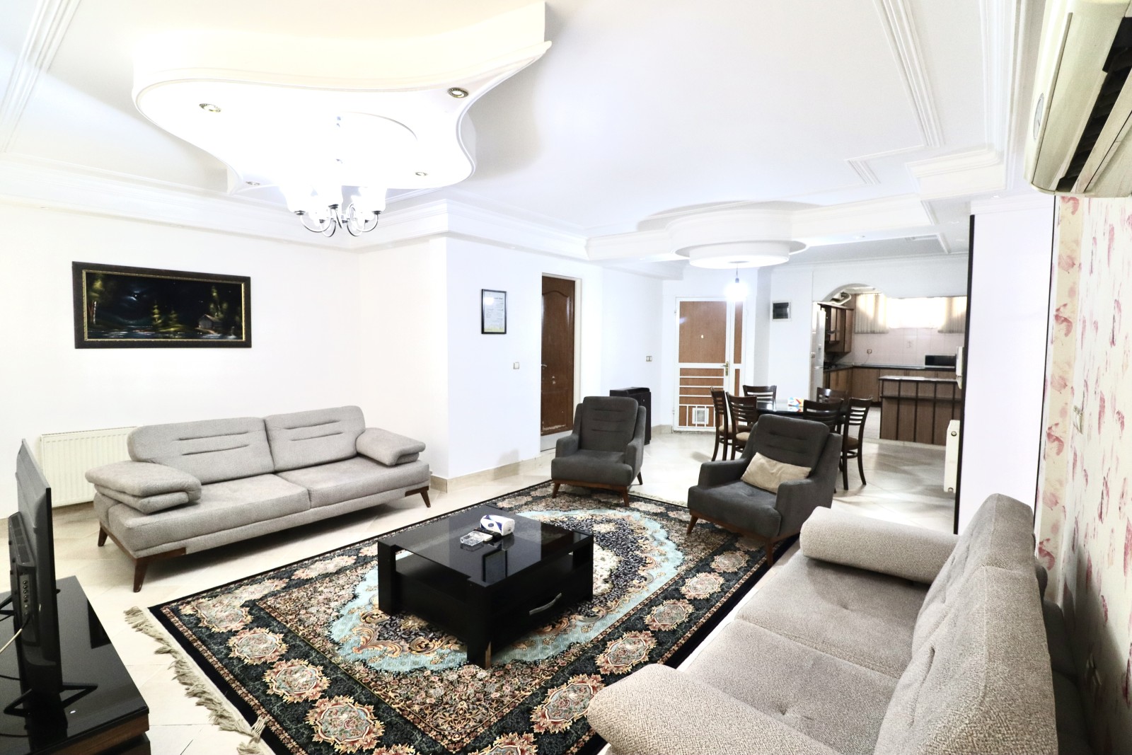 آپارتمان پاسداران، طبقهی دوم، واحد (1)