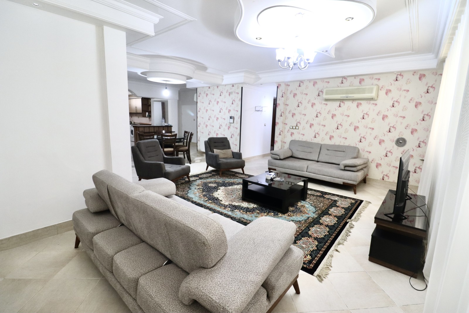 آپارتمان پاسداران، طبقهی دوم، واحد (1)