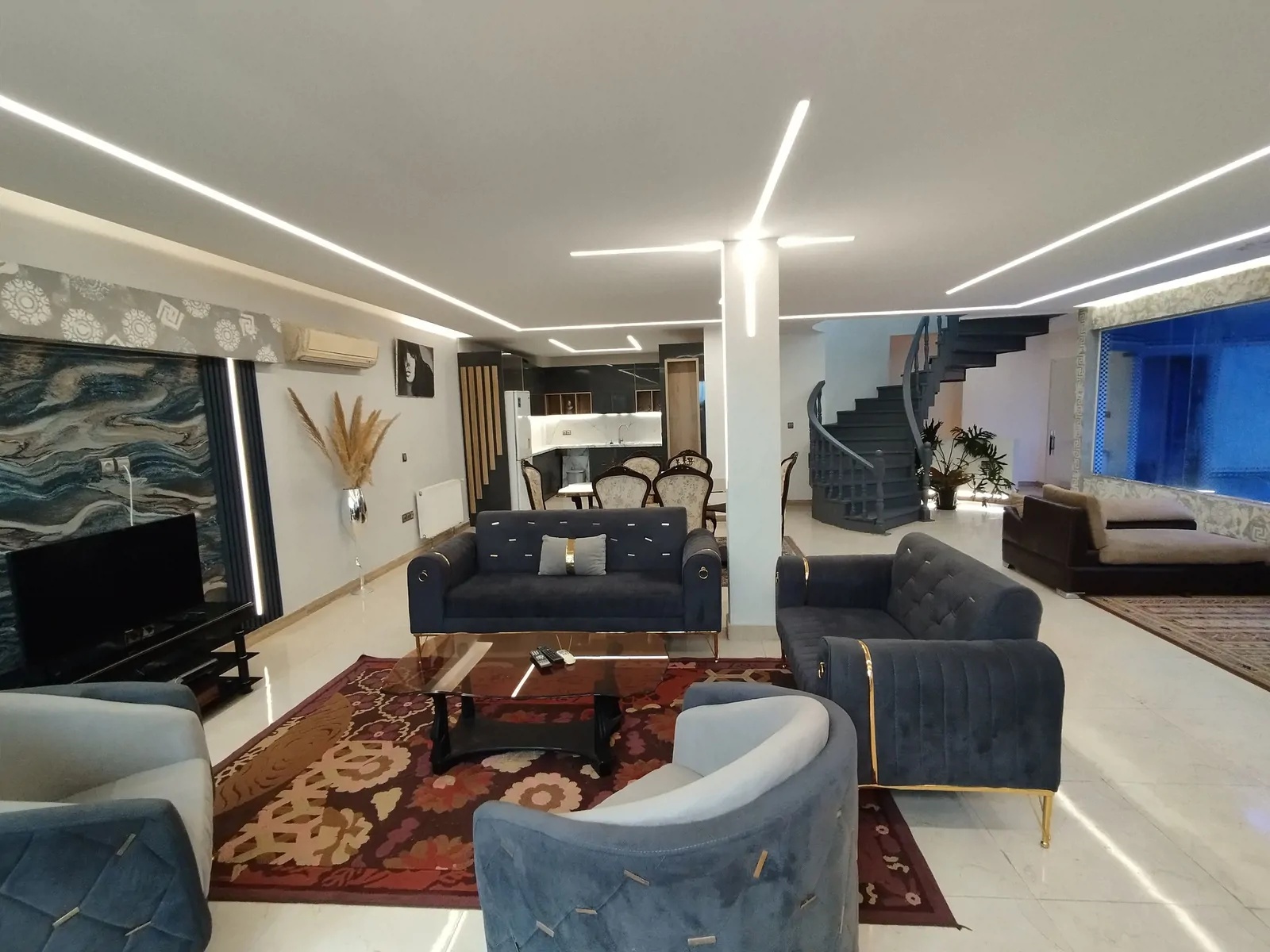 استخردار آبگرم خط هشت با بیلیارد
