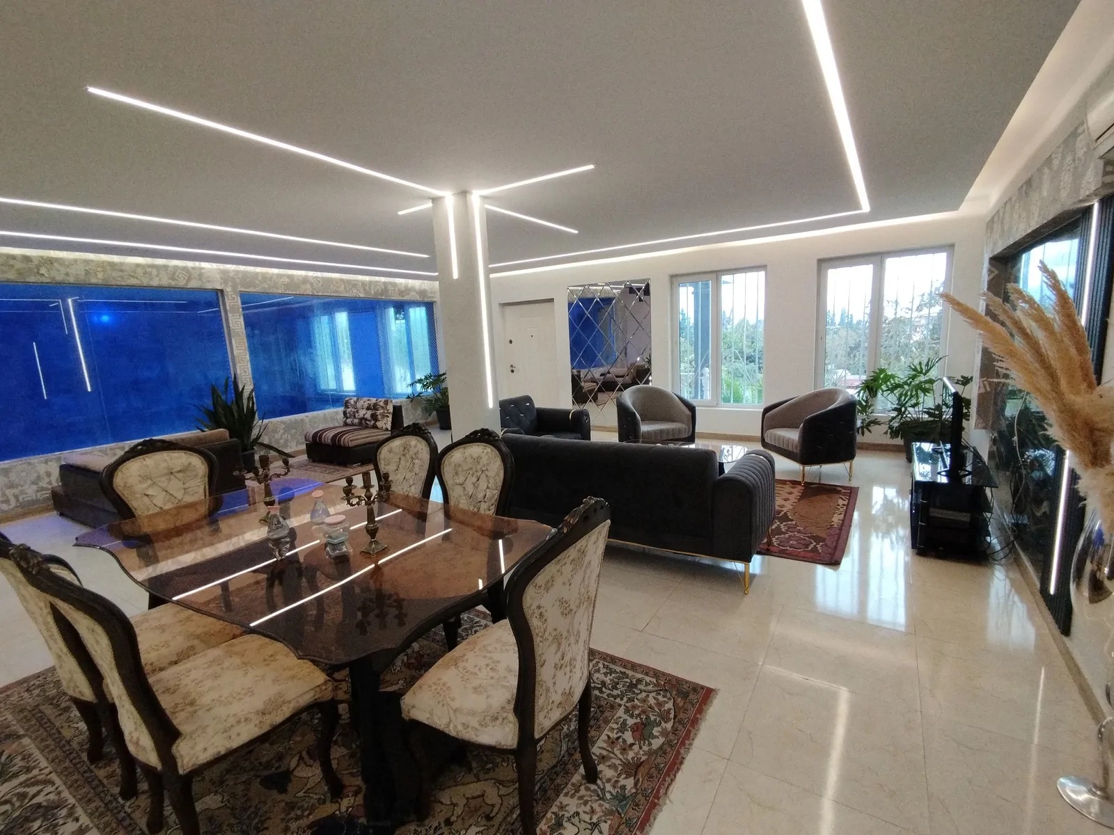استخردار آبگرم خط هشت با بیلیارد