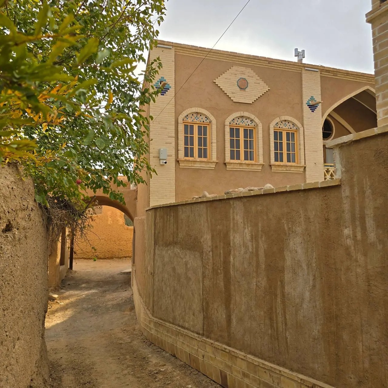 اجاره بوم گردی عمارت مهربانو - واحد نیک بانو عقدا