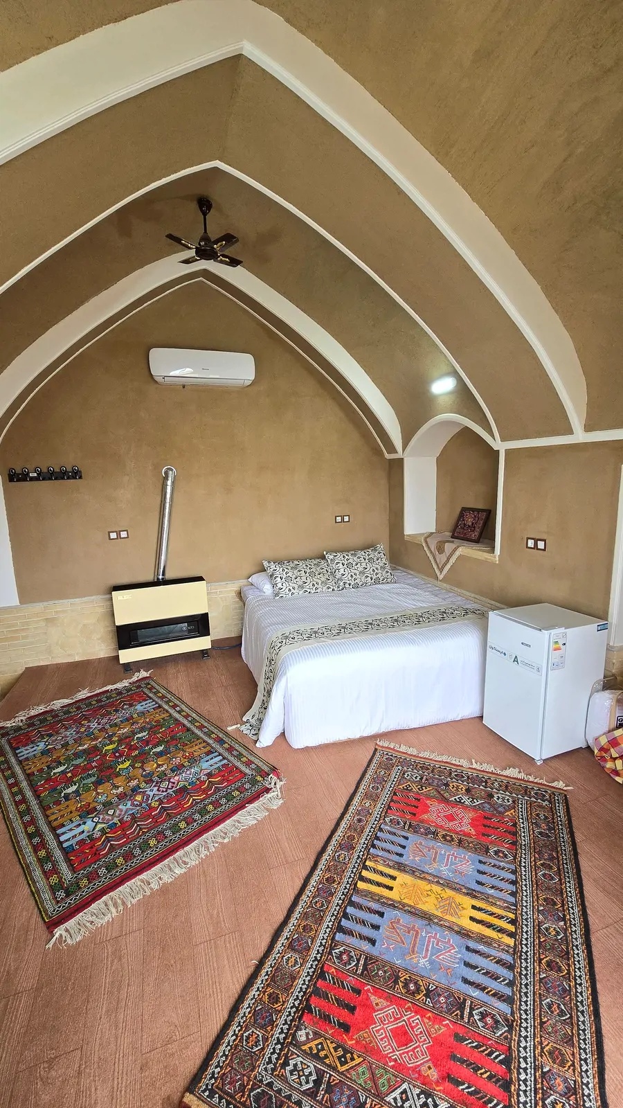 اجاره بوم گردی عمارت مهربانو - واحد نیک بانو عقدا