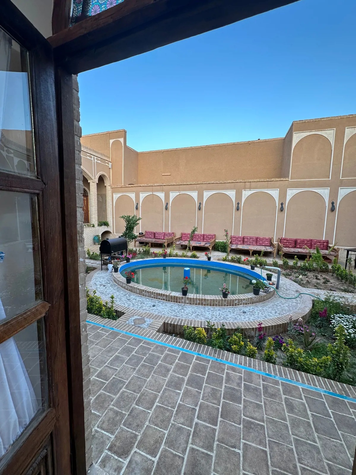 نیلوفرآبی (اتاق 2)