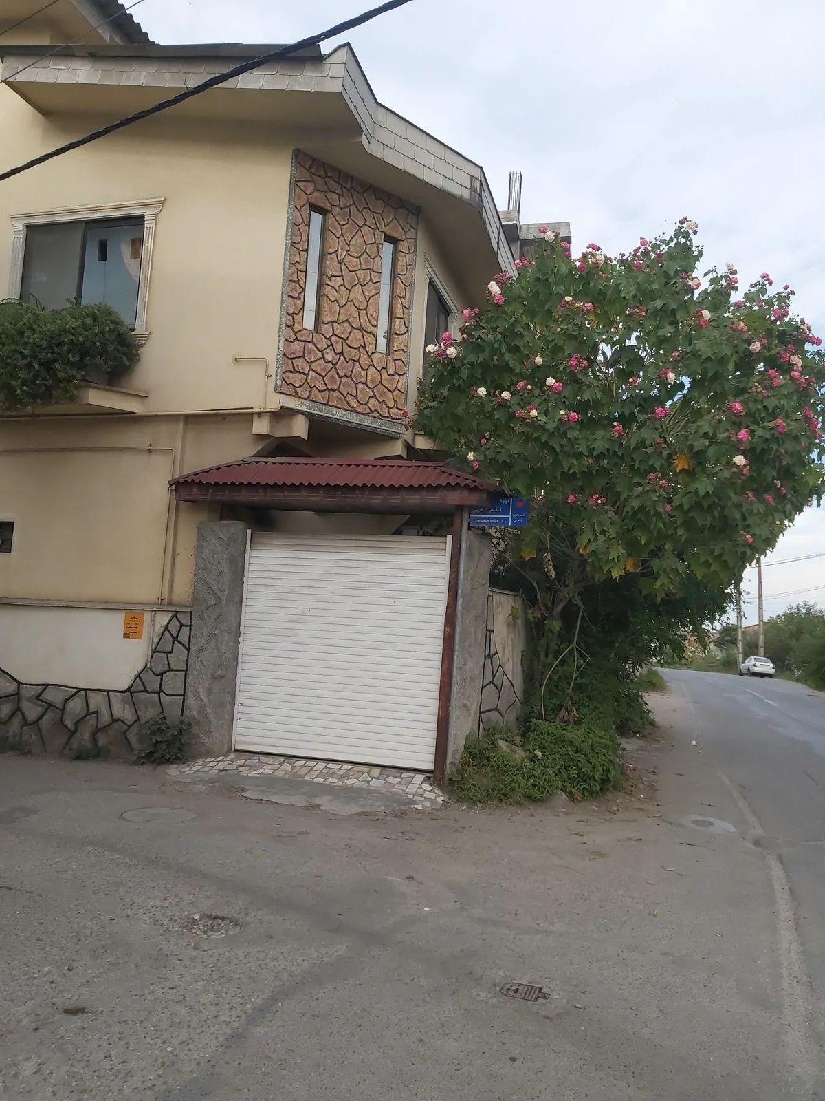 ویلایی صادقی