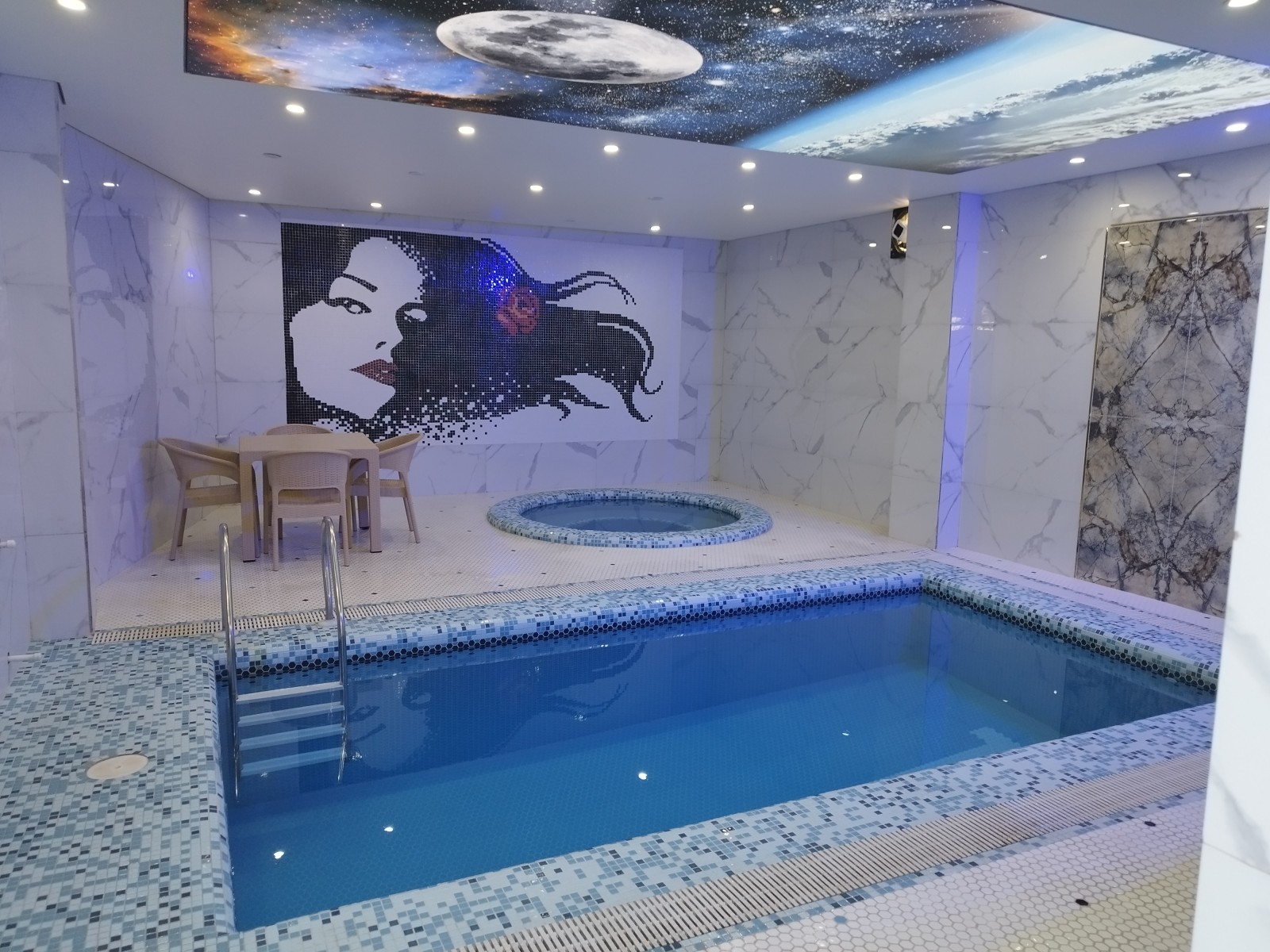 ویلای 4 خواب و دوبلکس دارای استخر روباز و آبگرم