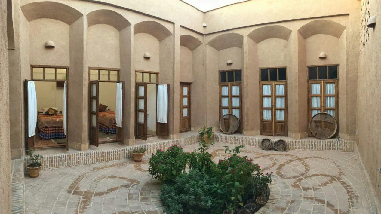 اقامتگاه بومگردی "رستم" اتاق مروارید