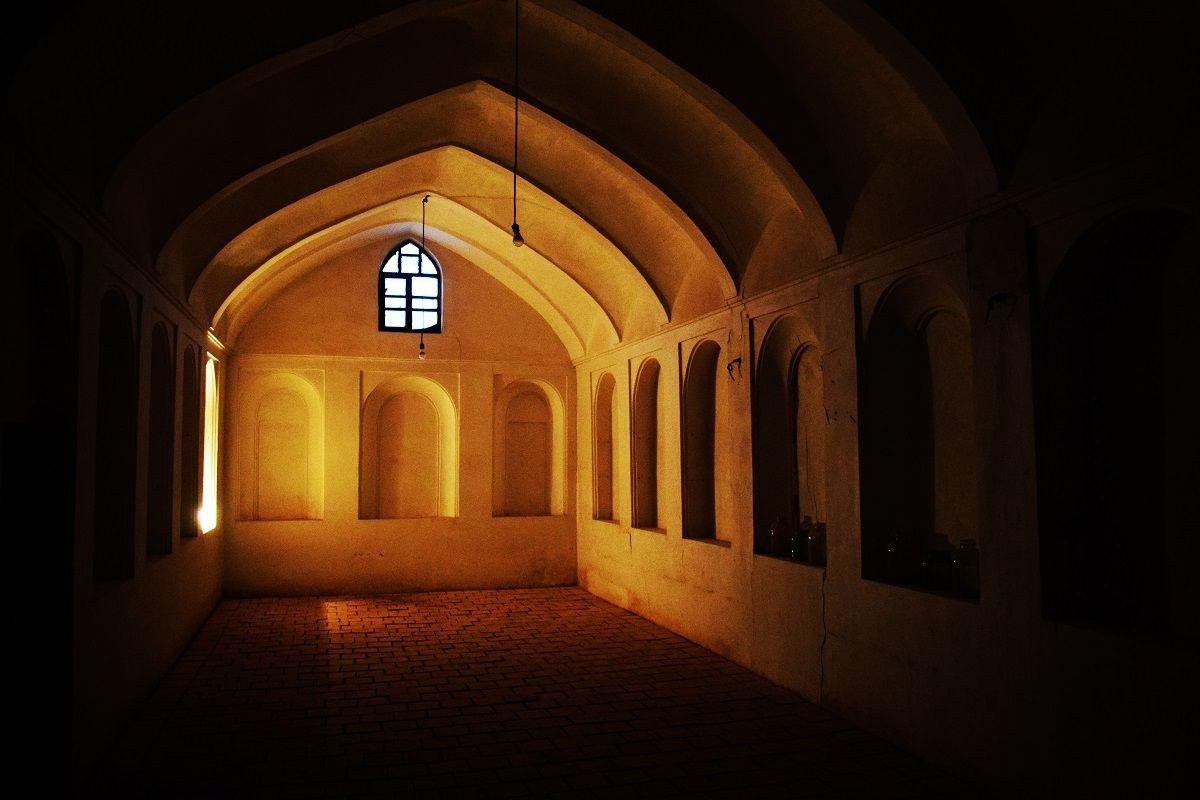 اقامتگاه بومگردی "رستم" اتاق مروارید