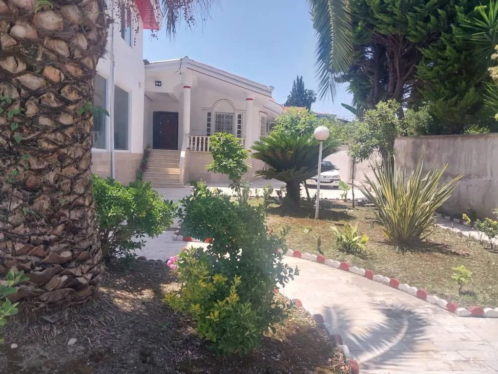 ساحلی استخردار آبگرم علیزاده