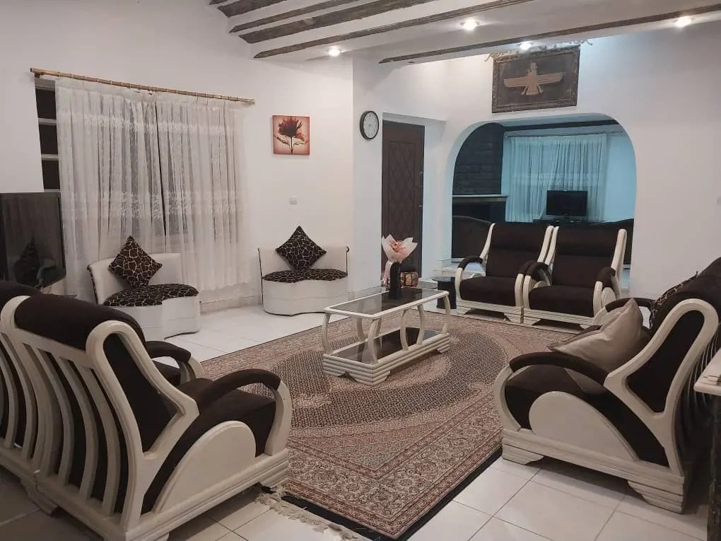 ساحلی استخردار آبگرم علیزاده