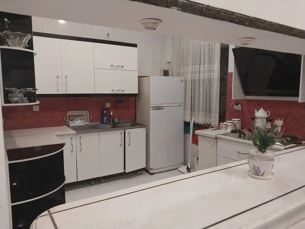 ساحلی استخردار آبگرم علیزاده