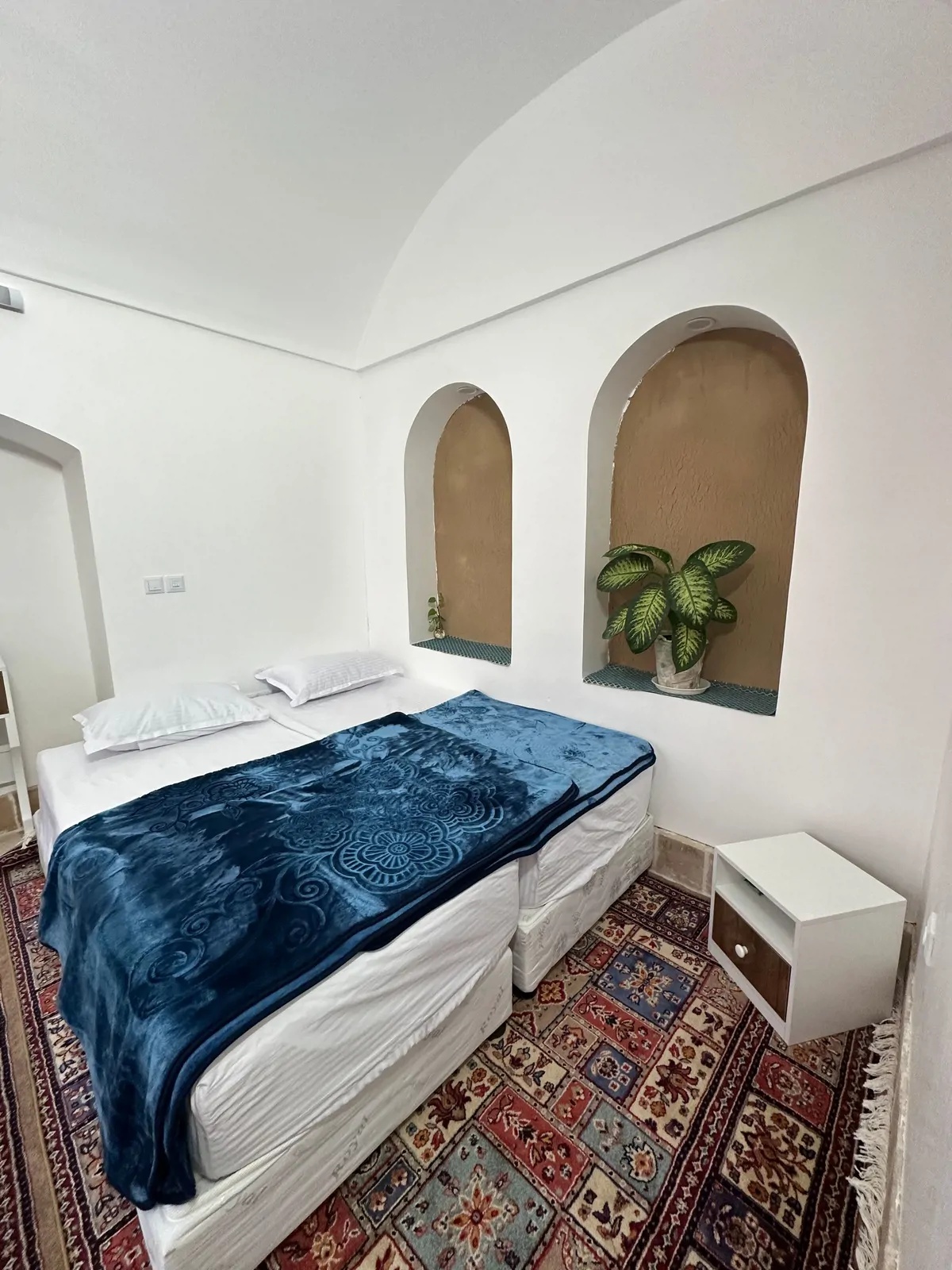 نیلوفرآبی (اتاق 1)