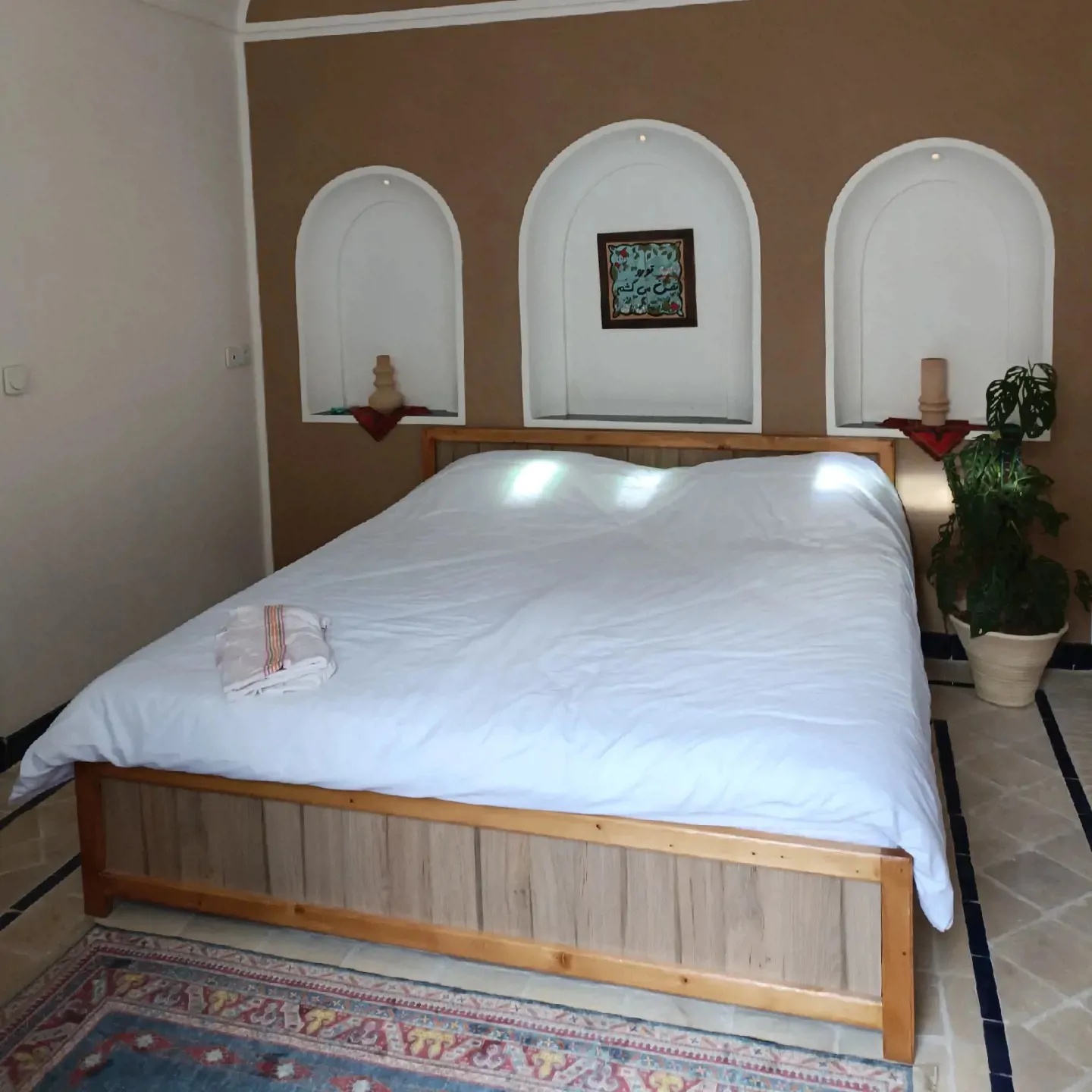 سرای دشتی (واحد عشق)