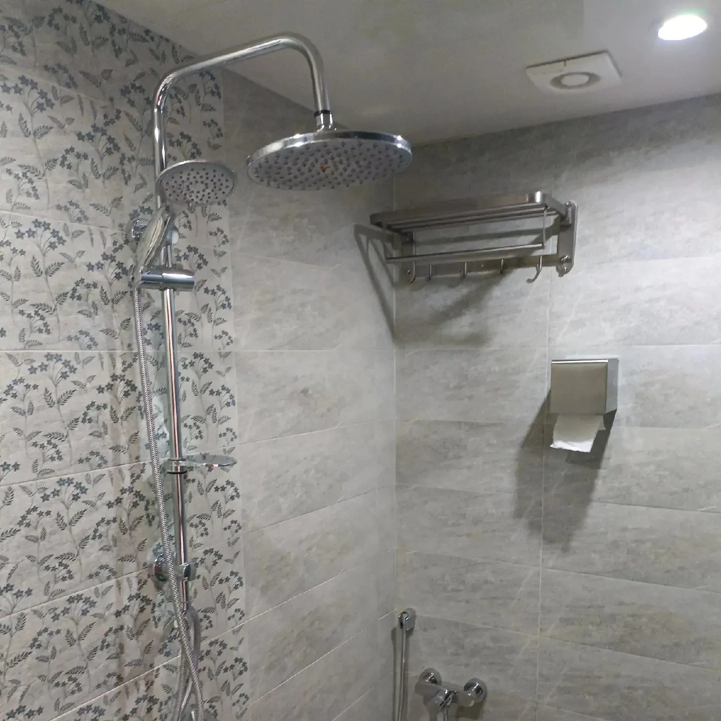 سرای دشتی (واحد عشق)