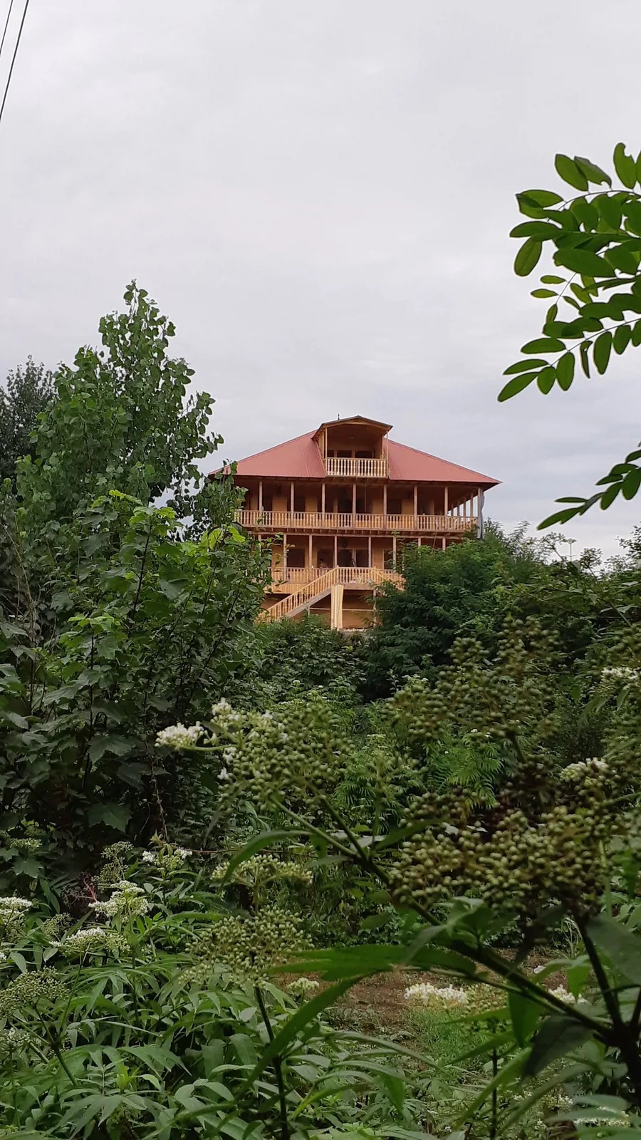 اجاره بوم گردی عمارت گلسرا - واحد ۴ لاهیجان