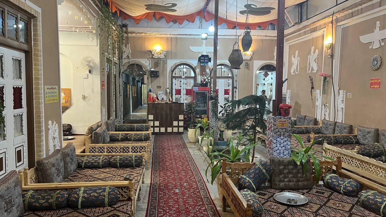 اقامتگاه سنتی باغ میرزا - واحد 101